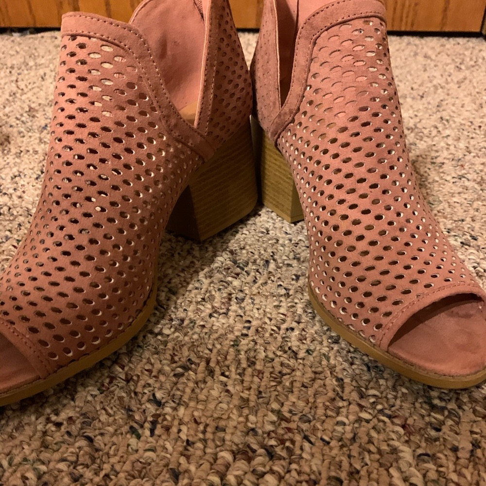 Pink wedges